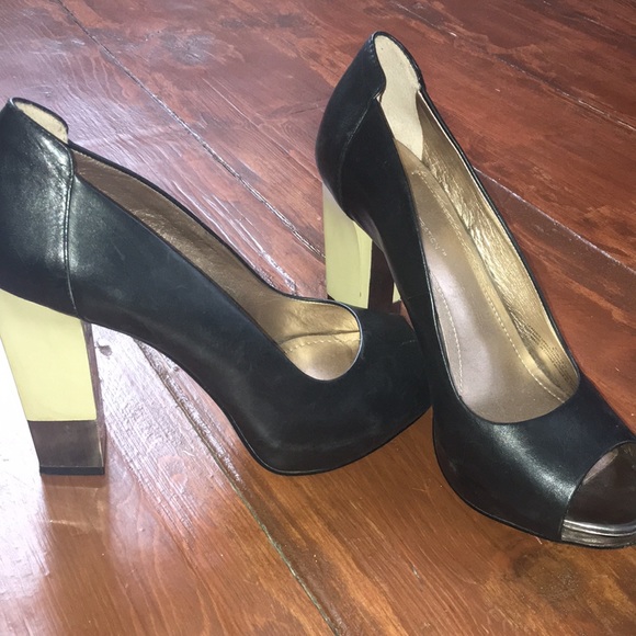 BCBG shoes - Picture 2 of 3